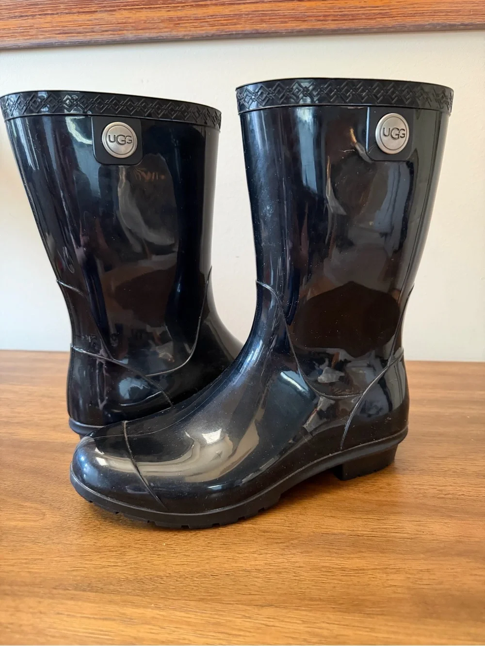 UGG Sienna Gloss Black Rain Boots Womens Size 6 Waterproof Rubber Mid Calf
